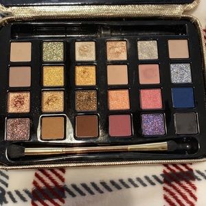 Tarte neutral eye shadow pallet